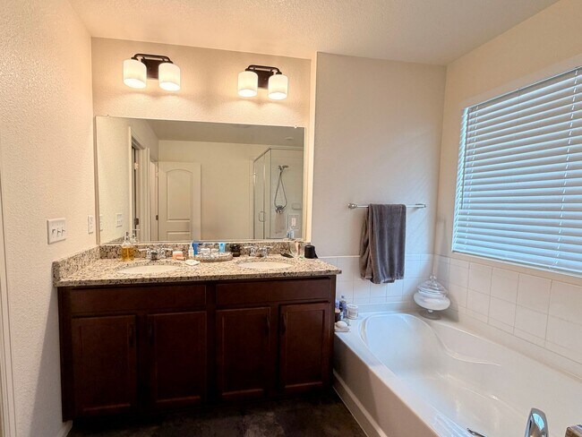 Building Photo - HUGE 3BR Home Built in 2020 with Office, Loft & Mountain Views