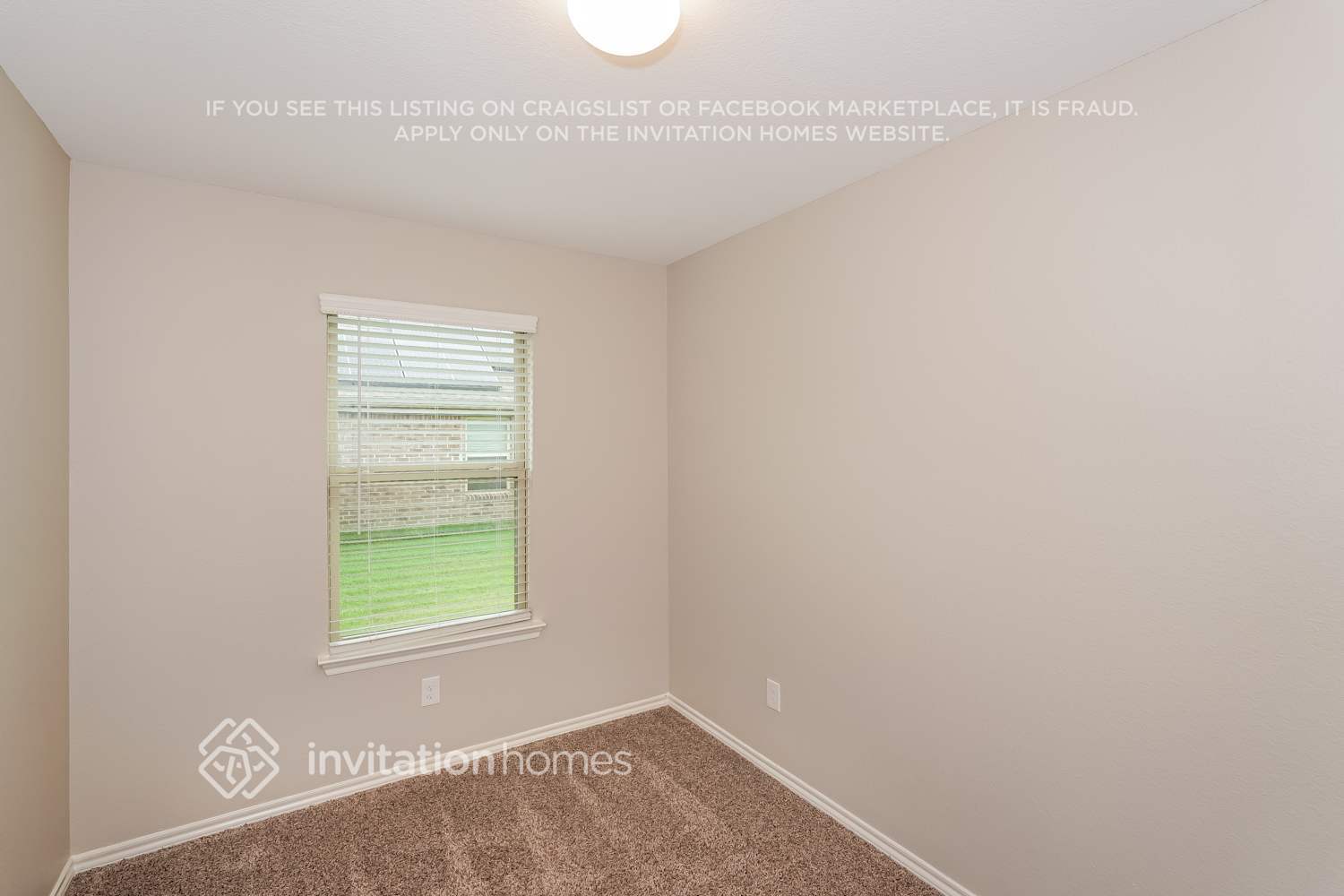 Building Photo - 1532 Woodlake Dr