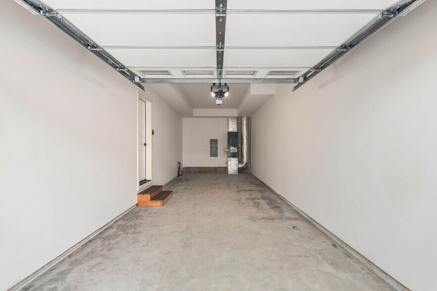 extra deep garage - 695 3rd Street