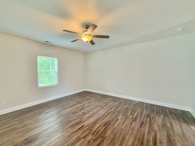 Building Photo - Modern 3BD, 2.5BA Raleigh Home in a Great ...