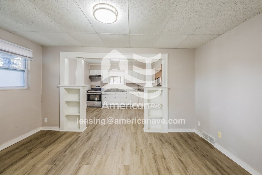 Building Photo - 349 James St