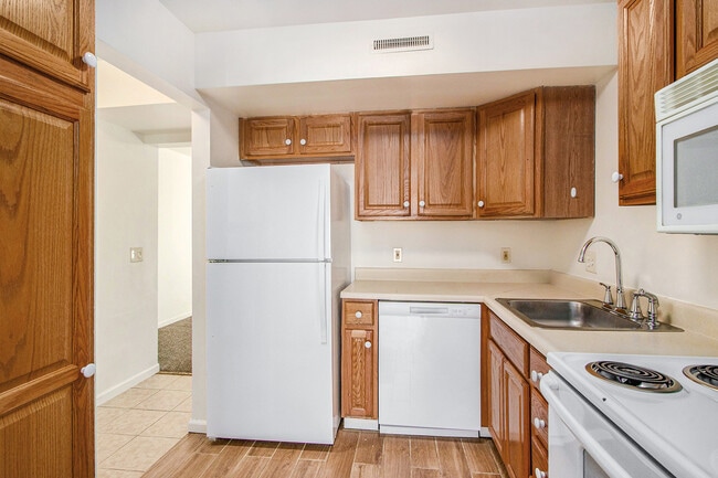 Building Photo - 3406 Kenbrooke Ct