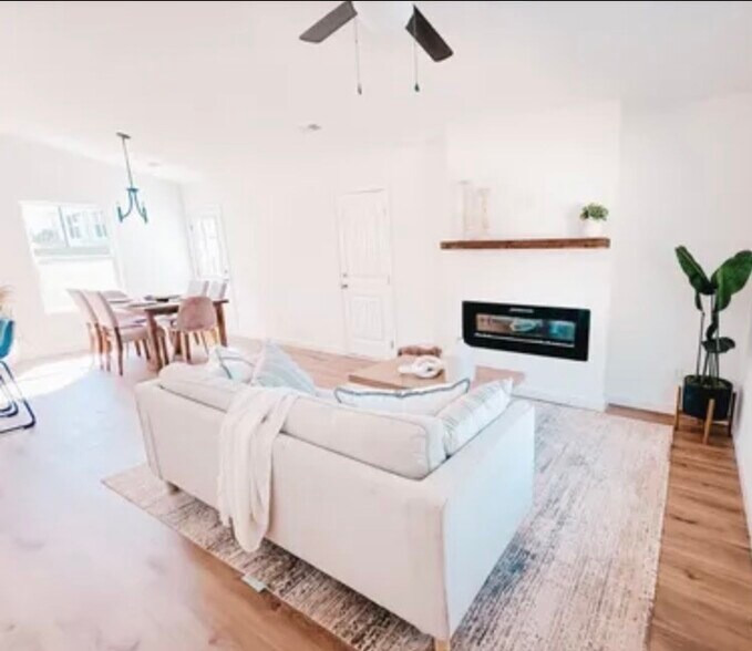 Building Photo - 384 Edgefield St