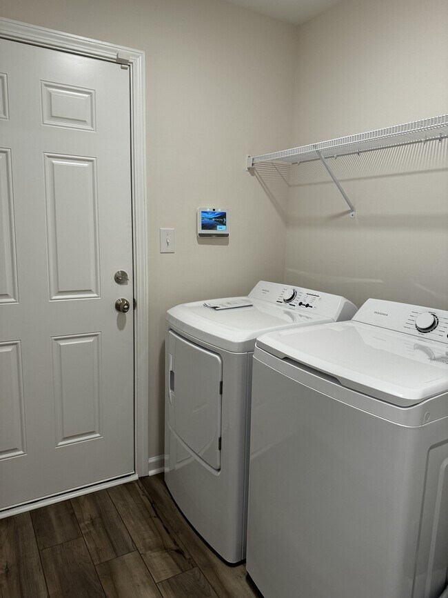 Building Photo - 230 Pedric Dr