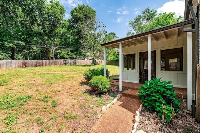 Building Photo - 5656 Kendall Dr