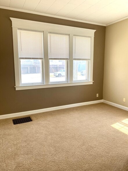 Building Photo - 305 8th Ave S