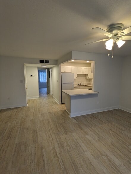 Building Photo - 359 S McMullen Booth Rd