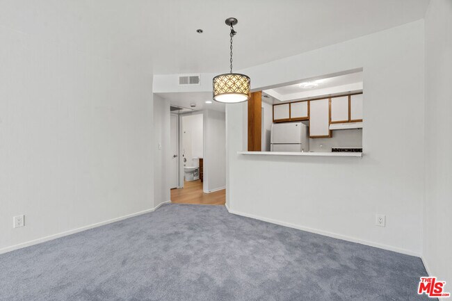 Building Photo - 501 Palisades Dr