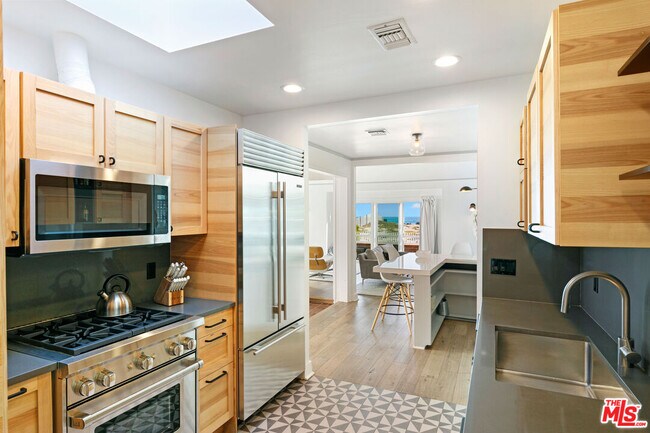 Building Photo - 30830 Broad Beach Rd