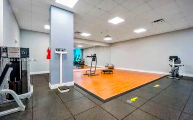 Building Photo - 2030 S Ocean Dr