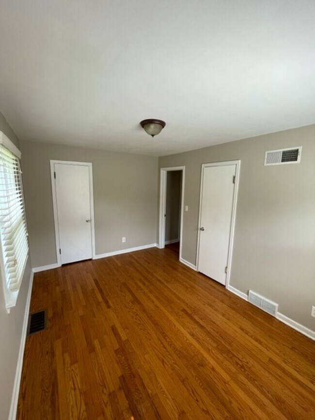 Building Photo - 3 Bed 2 Bath in Phelps Grove
