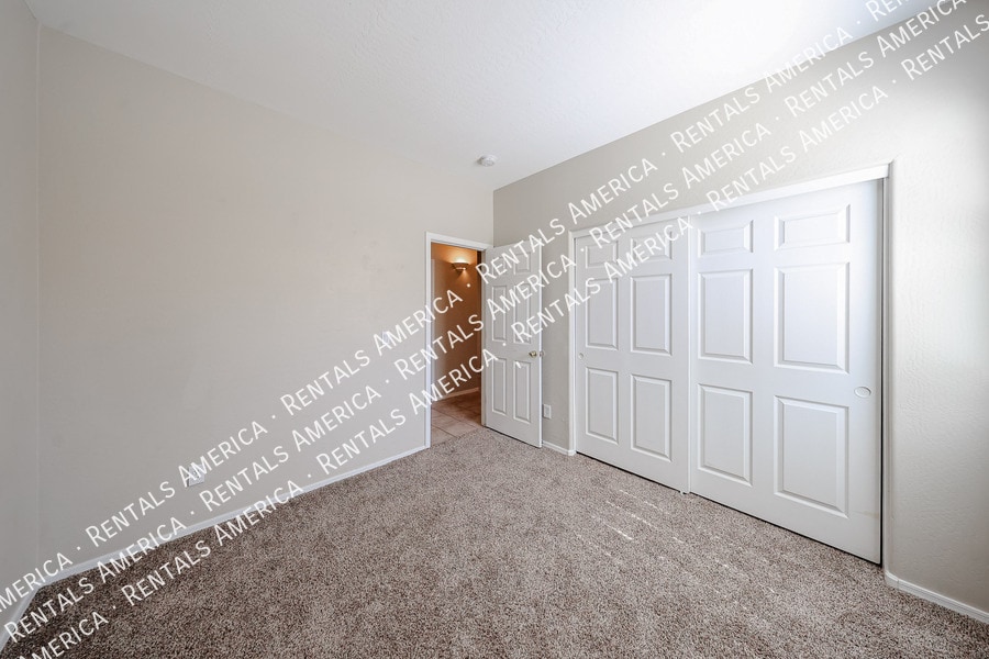 Building Photo - 16926 W Nottingham Way