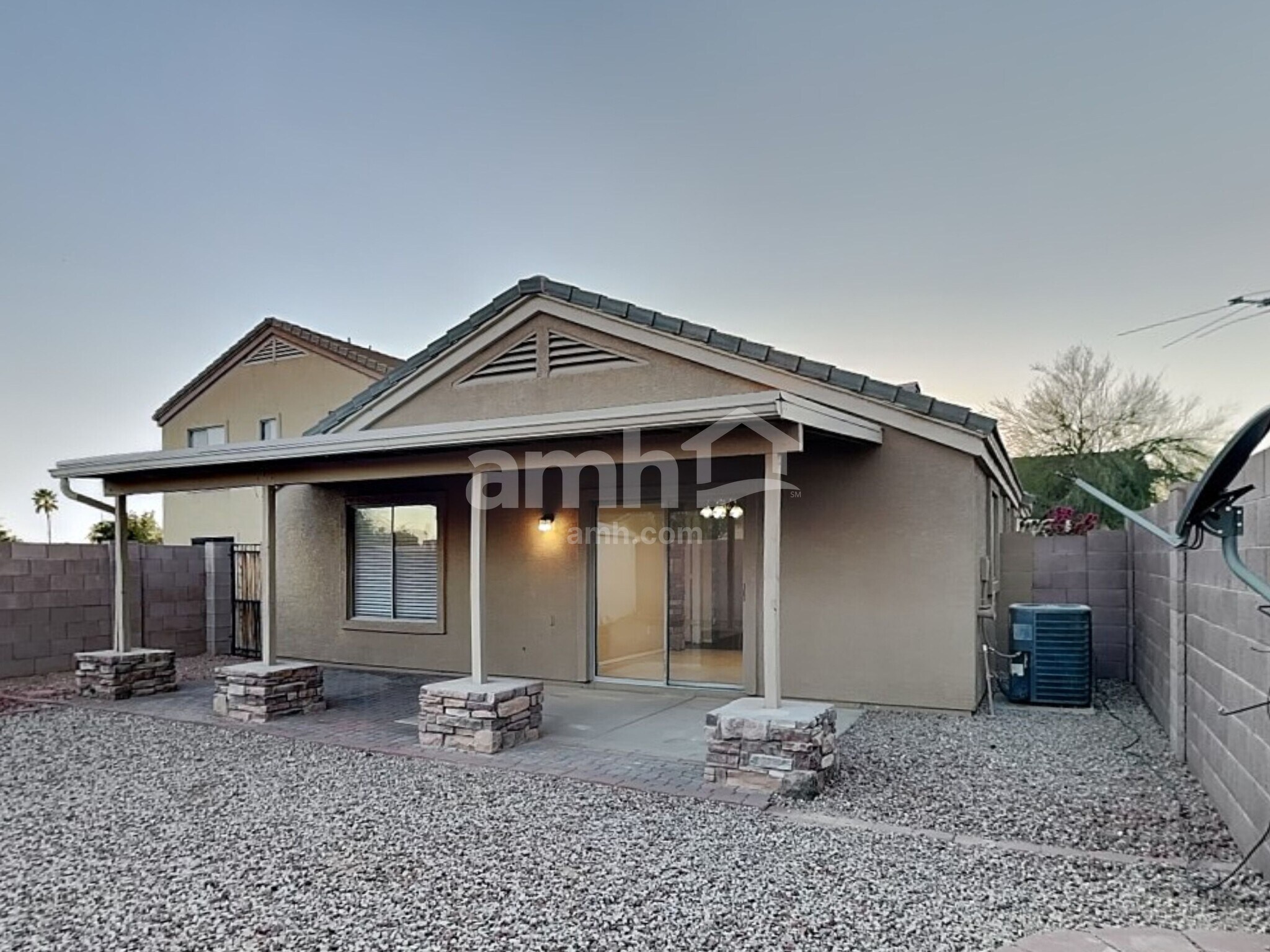 Building Photo - 137 S 110th Pl