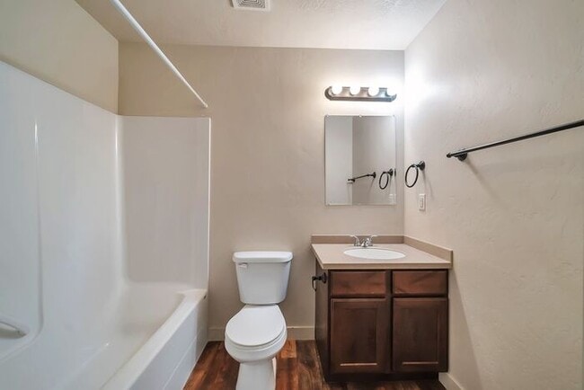 Building Photo - Awesome 2 Story Townhome in Vineyard with ...
