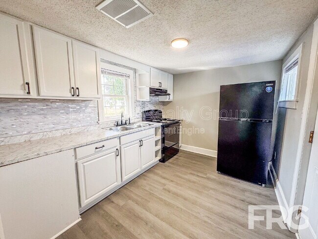 Building Photo - 600 Howell St