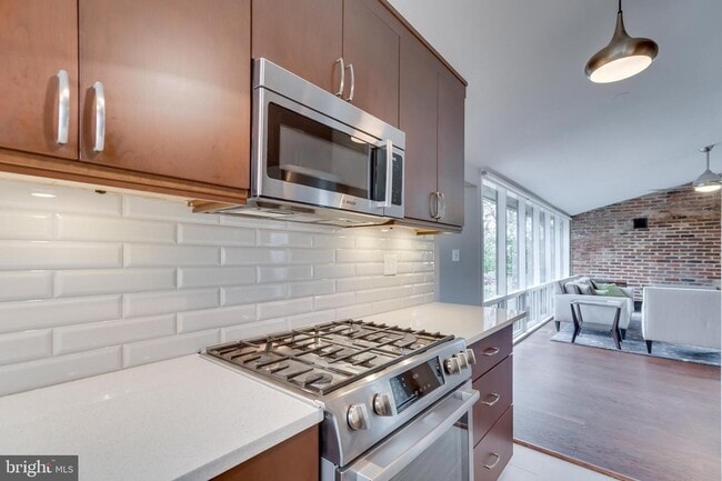 Building Photo - 3315 Pendleton Dr