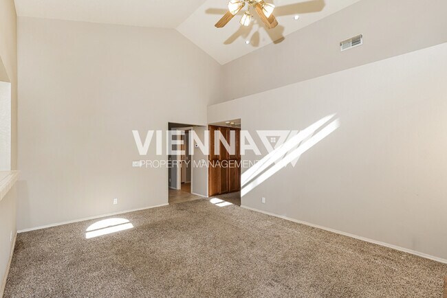 Building Photo - 441 N Lexington Dr