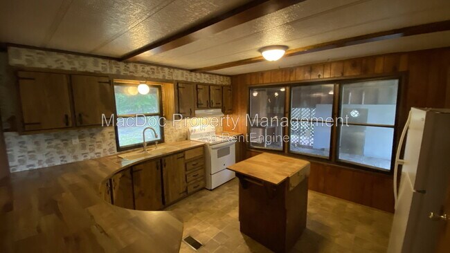 Building Photo - 2036 Mt Olive Rd