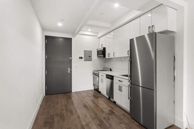 Building Photo - 2113 5th Ave