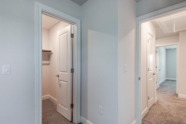 Building Photo - 15610 Ellinger Dr