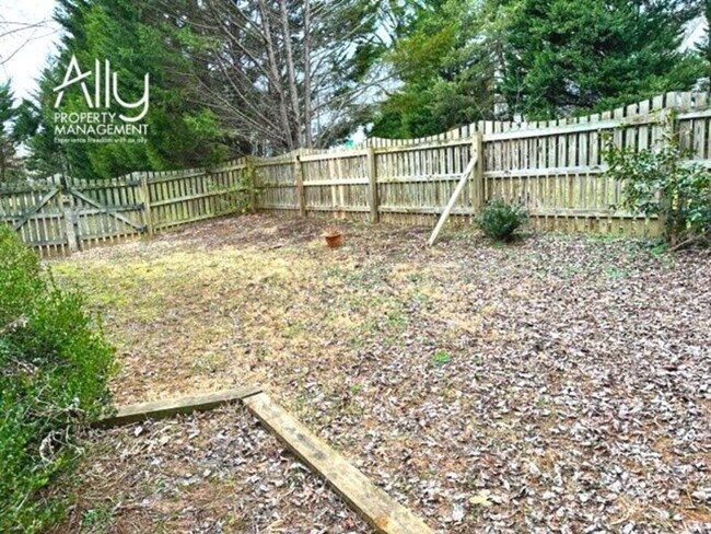 Building Photo - 1003 Wintergreen Ln