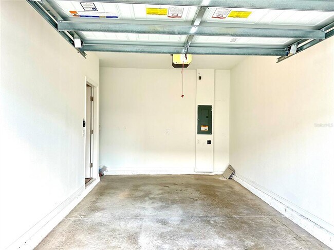 Building Photo - 182 Mandovi St