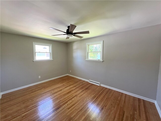 Building Photo - 120 Sunnyside Dr
