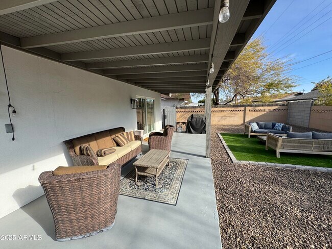Building Photo - 8507 E Bonnie Rose Ave