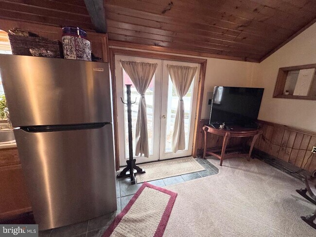 Building Photo - 2209 Shartlesville Rd