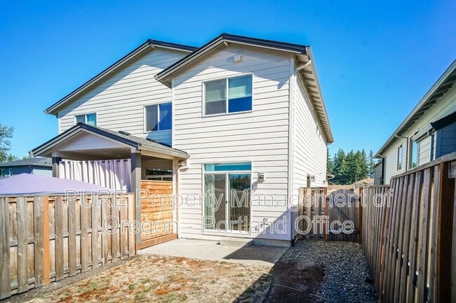 Building Photo - 1734 NE Gilbert Ln