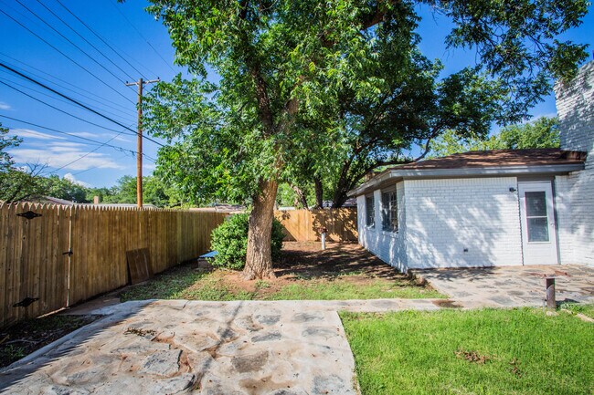 Building Photo - 6114 Nashville Ave