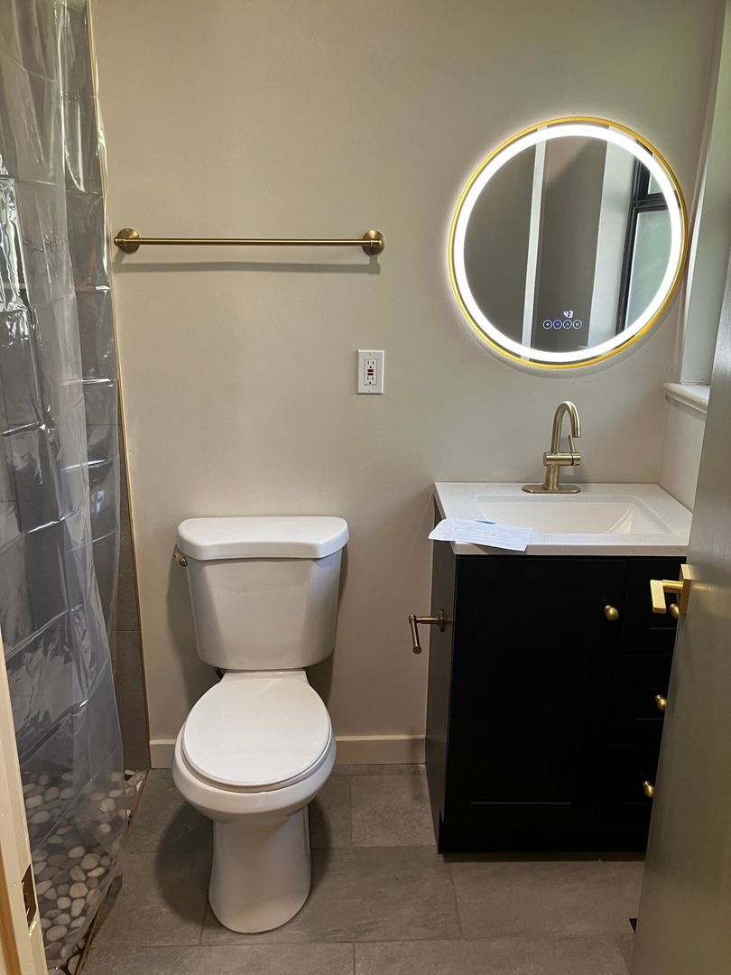 Building Photo - 6068 Vivian Ct