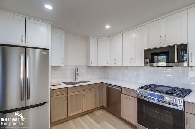 Building Photo - Fully Remodeled 3Bdm 2Ba Home in the Heart of Serra Mesa!