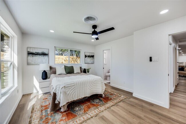 Building Photo - 11704 Indianhead Dr