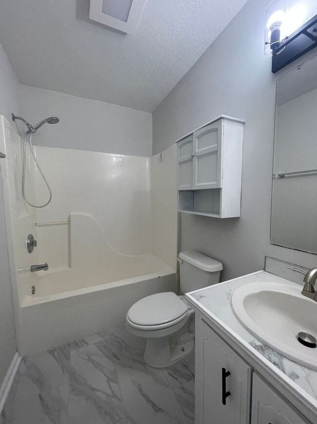 Building Photo - 202 Leeswood Cir