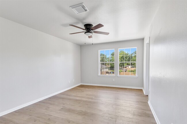 Building Photo - 10445 Wicklowe St