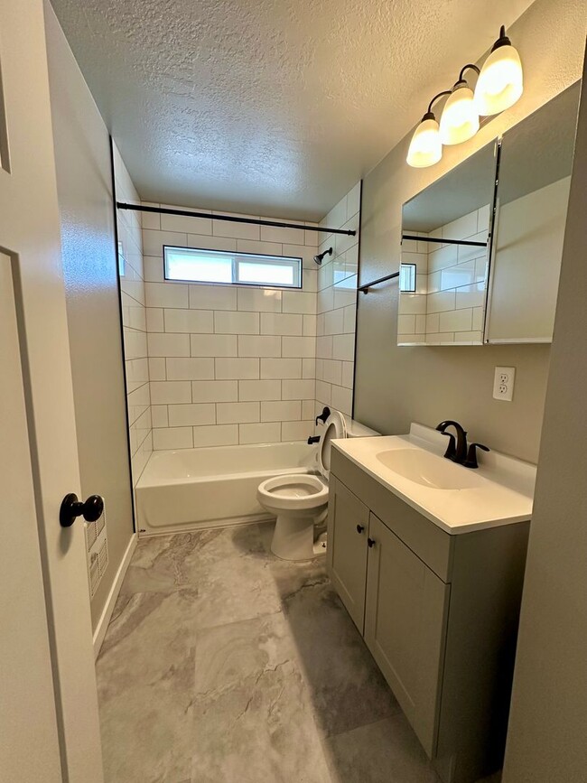 Building Photo - Move-in ready! Upgraded 2 Bedroom Condo