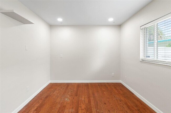 Building Photo - 1966 Sandra Dr