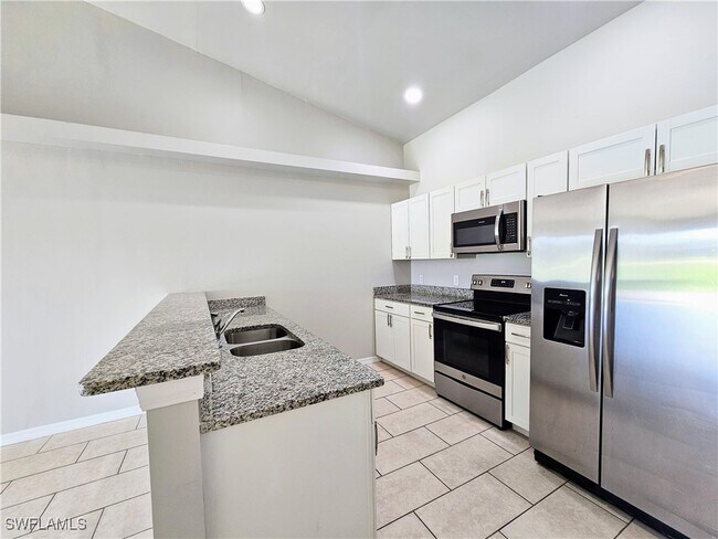 Building Photo - 2916 SW 7th Pl