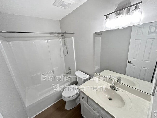 Building Photo - 7 Waxwing Ct