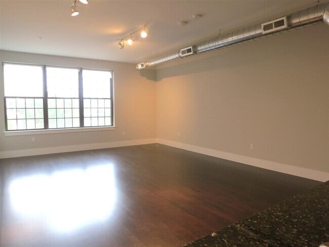 Building Photo - 154 W 2nd St