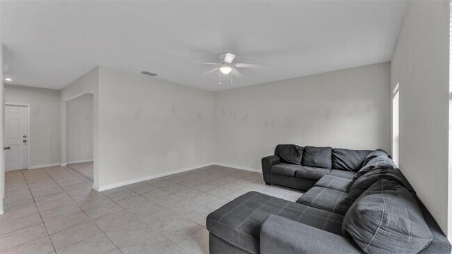 Building Photo - 1450 Haines Dr