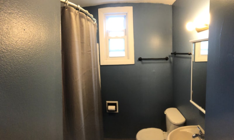 Building Photo - 701 E 8th St