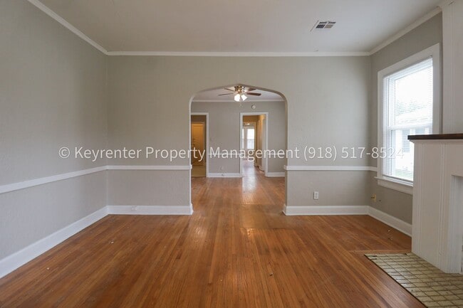 Building Photo - Beautifully Redone 1 Bedroom Duplex! Available for Immediate Move in!