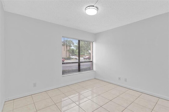 Building Photo - 2355 SW 15th St