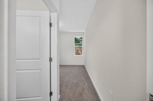 Building Photo - Charming 3-Bed, 2-Bath Home in Sacramento