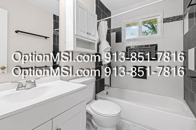 Building Photo - Welcome home to this beautifully updated 3-bedroom home in Kansas City, KS!