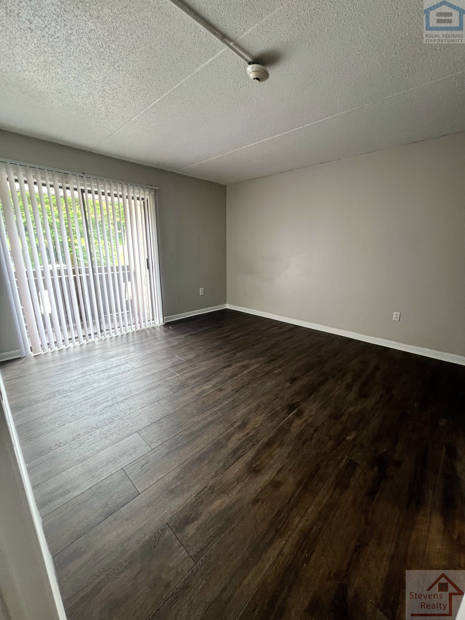 Building Photo - 915 S Seminole Dr