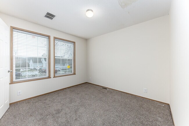 Building Photo - 395 Elder St