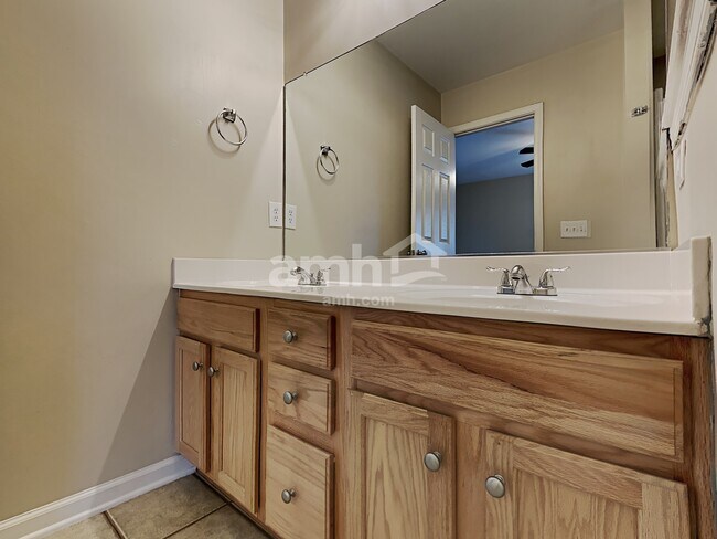 Building Photo - 2043 Cripplecreek Dr